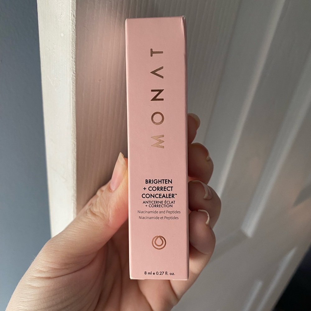 NIB Monat Brighten and Correct Concealer, light medium